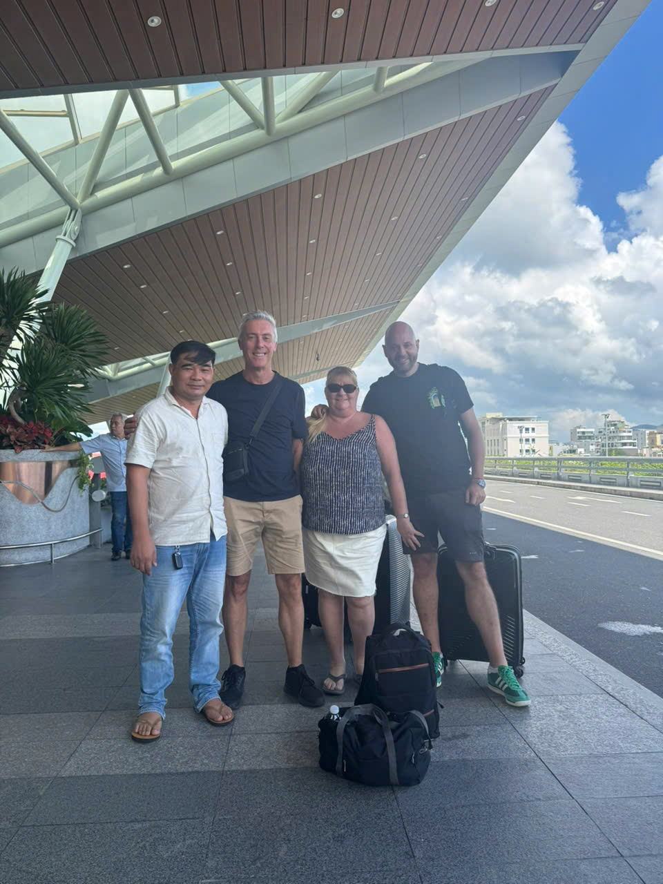 Ảnh chụp với khách tour 1