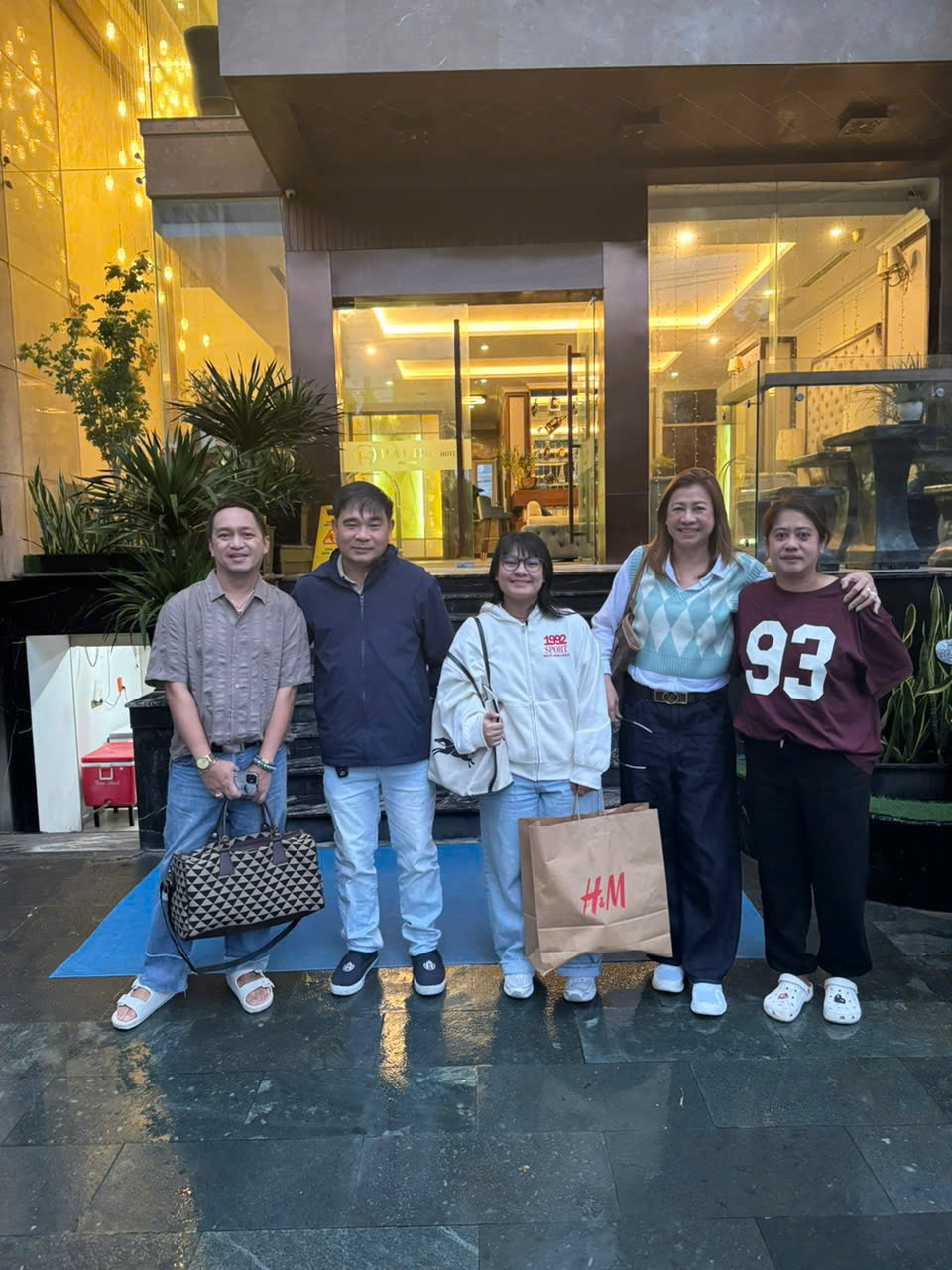 Ảnh chụp với khách tour 12