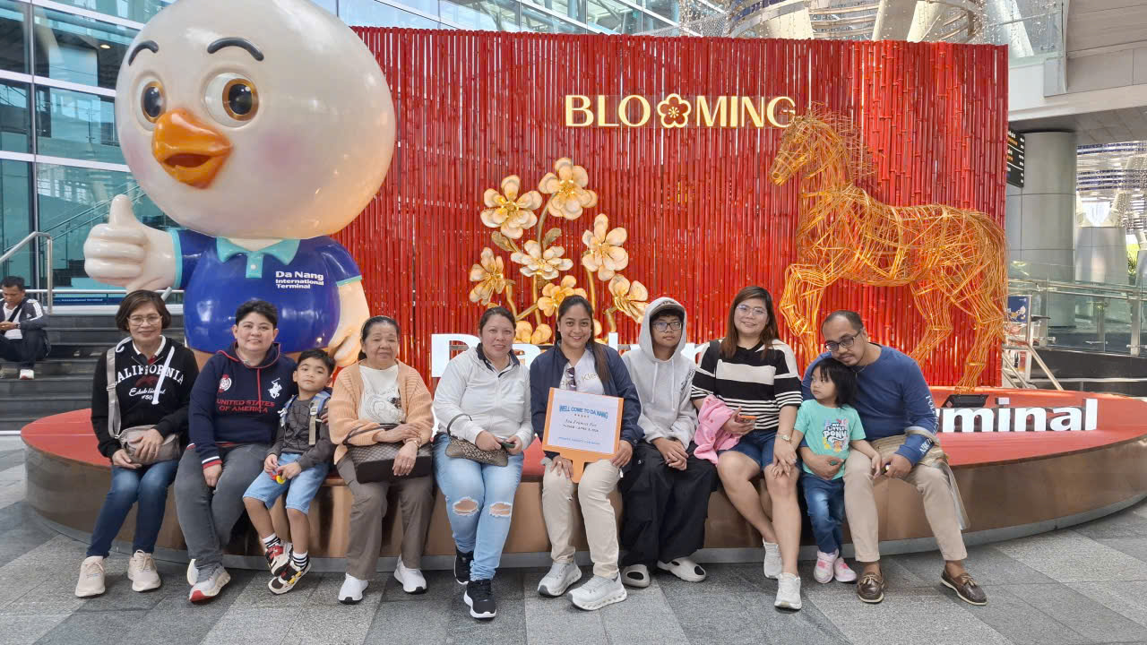 Ảnh chụp với khách tour 13