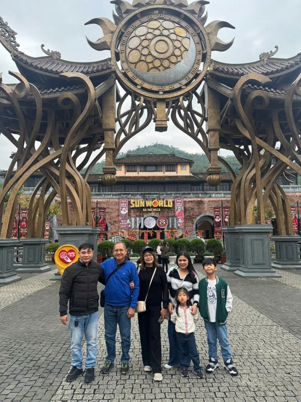 Ảnh chụp với khách tour 15