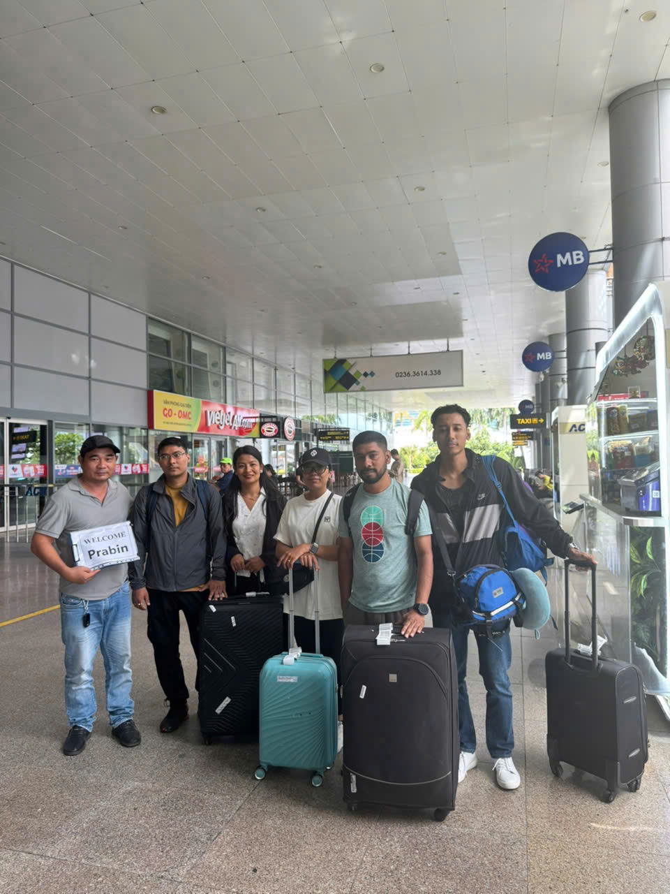 Ảnh chụp với khách tour 17