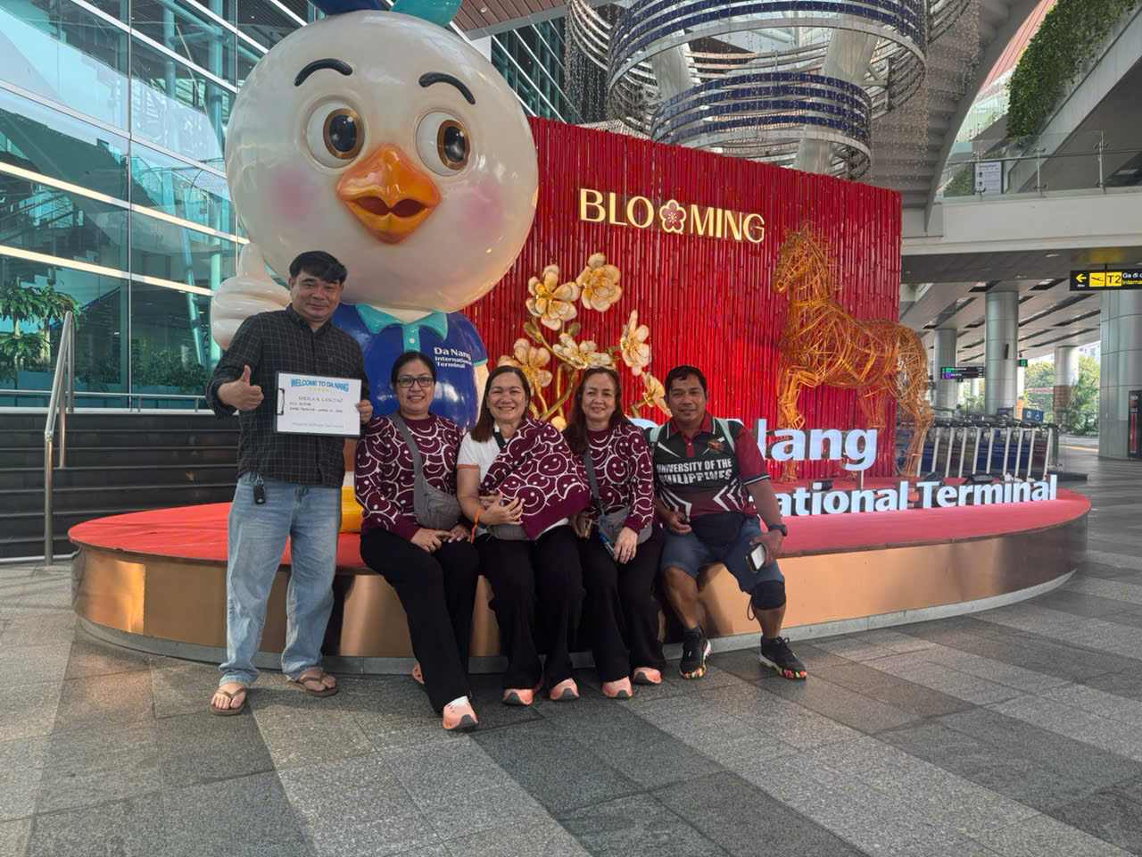 Ảnh chụp với khách tour 20