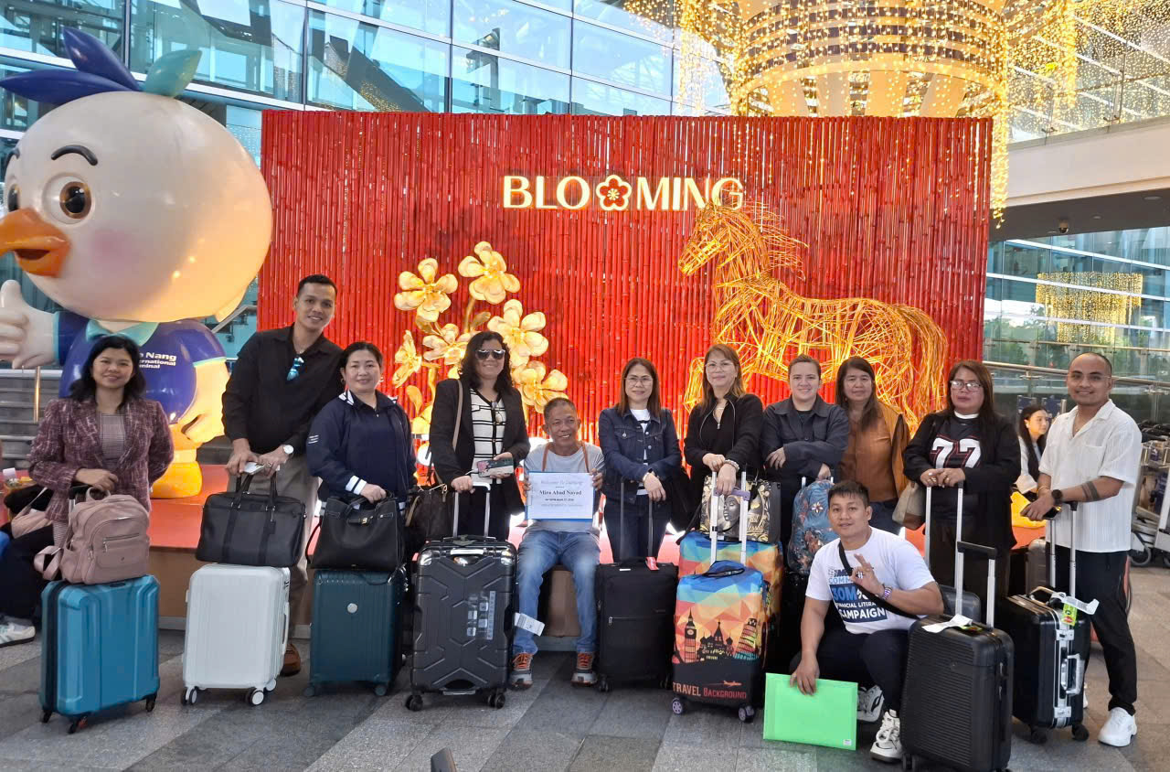 Ảnh chụp với khách tour 27