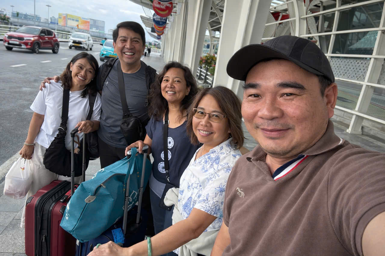 Ảnh chụp với khách tour 4