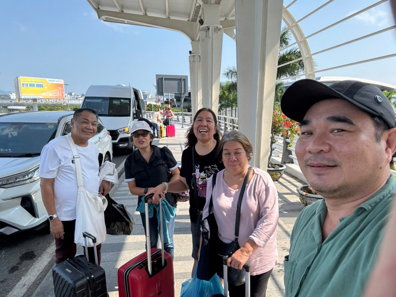 Ảnh chụp với khách tour 5