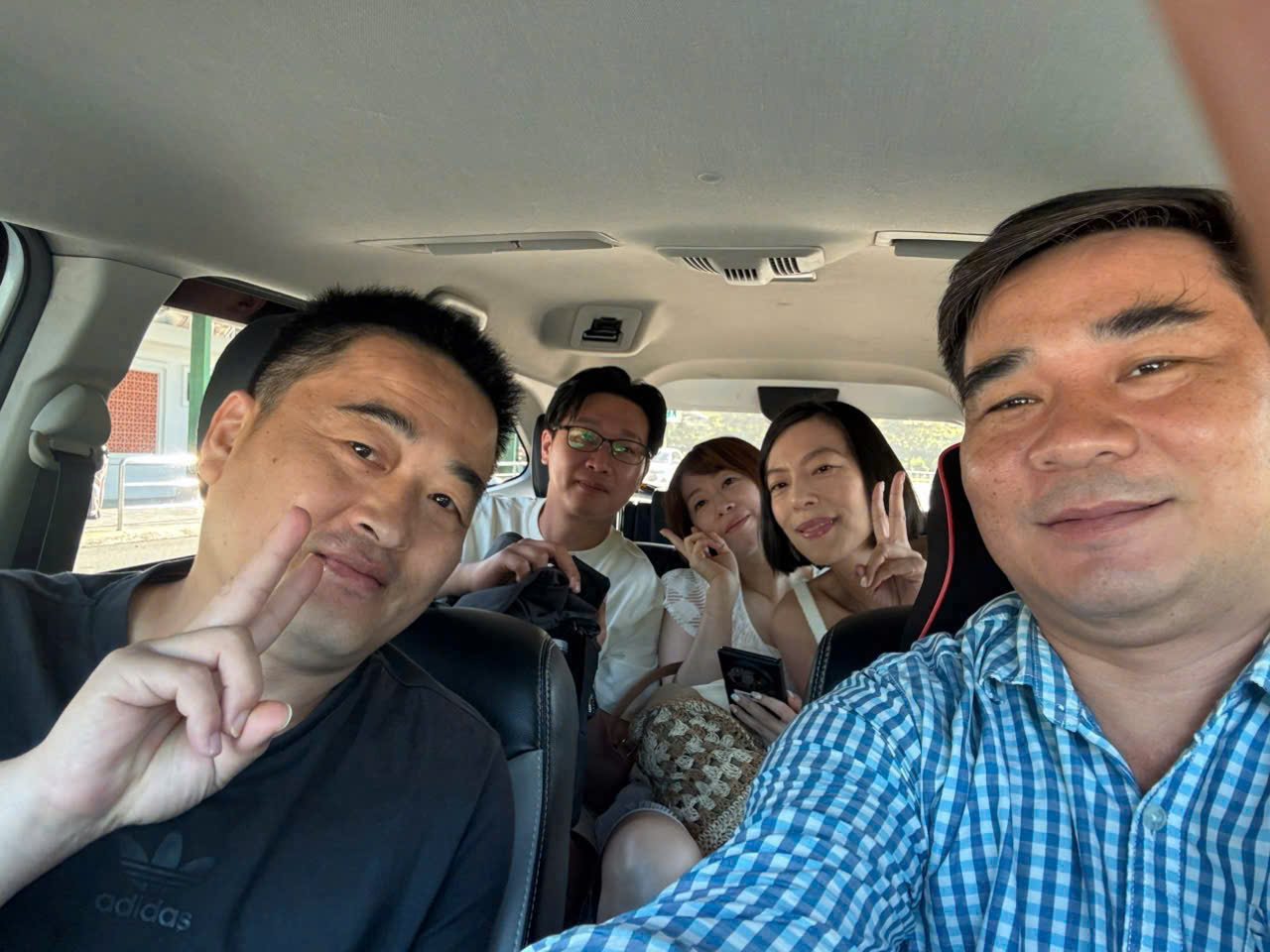 Ảnh chụp với khách tour 6