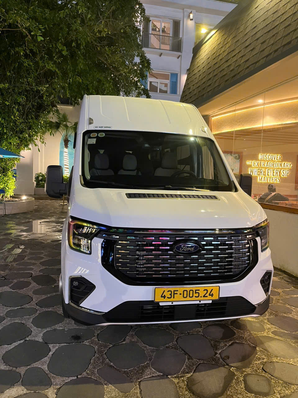 Xe riêng và tài xế chuyên nghiệp Private Car Tours Da Nang